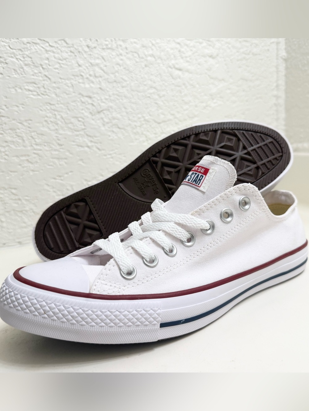 Converse White Low-Top Sneakers with Red & Navy Stripes Mens 8.5 women’s 10.5 - Picture 3 of 6